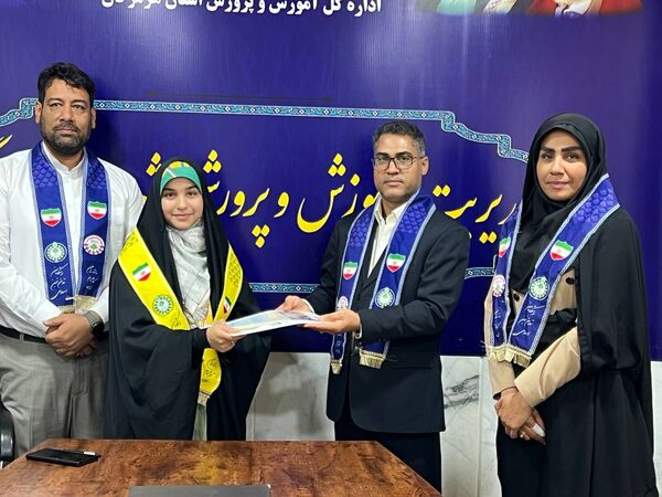 مراسم تجلیل از دانش‌آموز خبرنگاران بندرلنگه