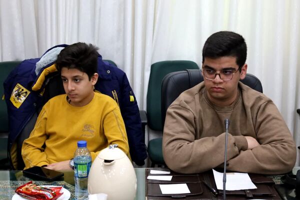 دیدار جمعی از تشکل‌های دانش‌آموزی یزد با مدیرکل آموزش‌ و پرورش