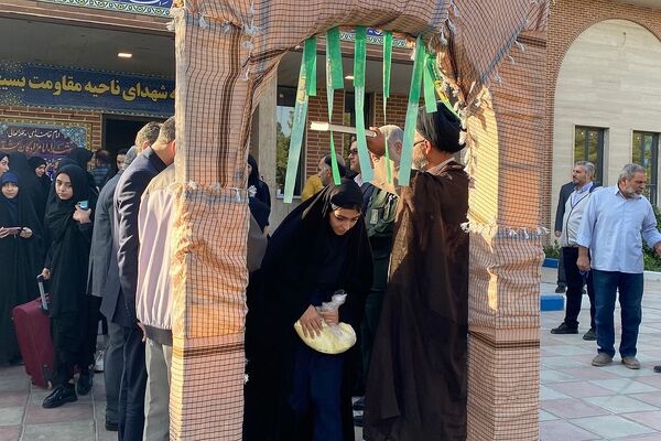 اعزام دانش‌آموزان دختر ورامینی به اردوی معنوی راهیان نور