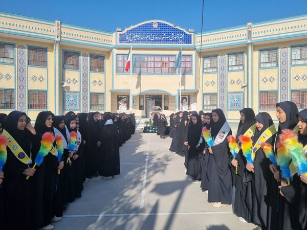 تشییع باشکوه شهید گمنام درسطح مدارس مه ولات