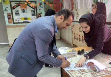 آغاز توزیع کتاب‌های درسی در دبیرستان دخترانه حضرت معصومه (س) ناحیه دو شهرری 