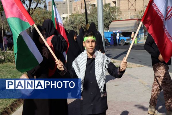 حضور پرشور دانش‌آموزان پاکدشتی در راهپیمایی روز ۱۳ آبان