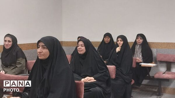 کارگاه آموزشی خودشناسی در دبیرستان آرمینه مصلی‌نژاد
