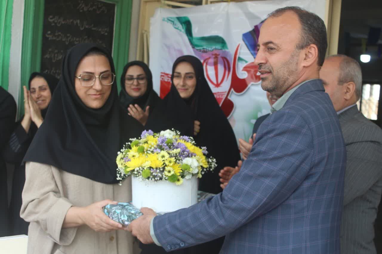 بانگ سپاس معلم در مدارس گلوگاه 