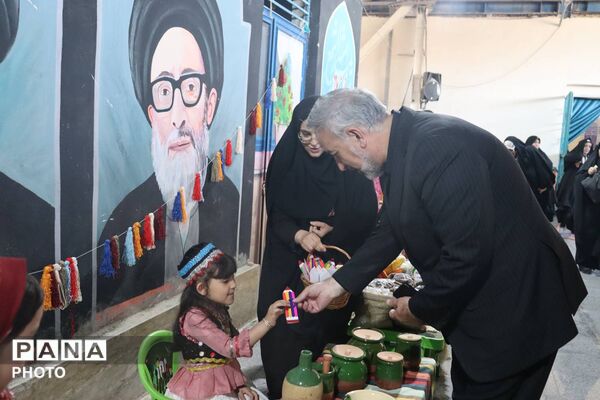 دانش‌آموزان بهارستانی، طلایه‌داران وحدت و معنویت در نماز جمعه