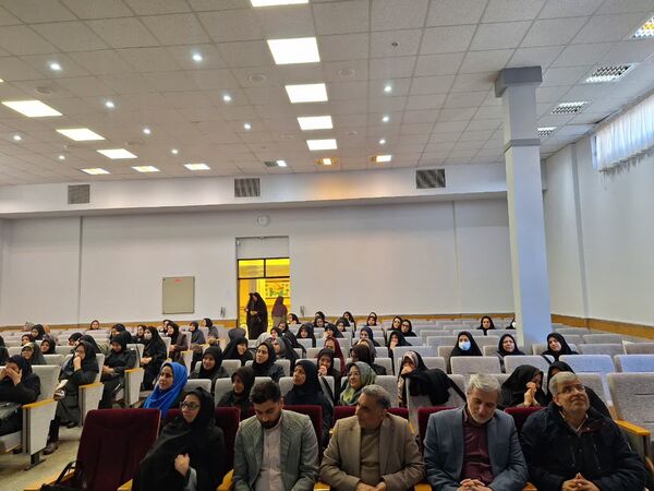 آیین تجلیل پایه گذاران مهر و امید در ناحیه۶ مشهد