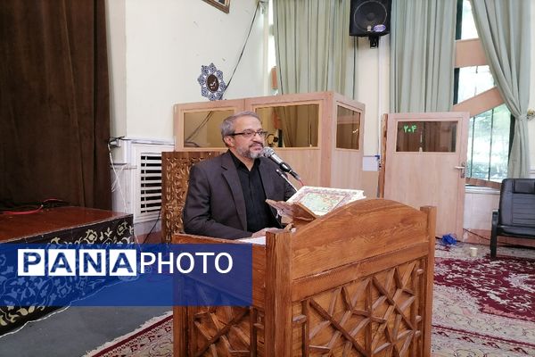 محفل انس با قرآن فرهنگیان و دانش آموزان خراسان رضوی در یادبود شهید جمهور