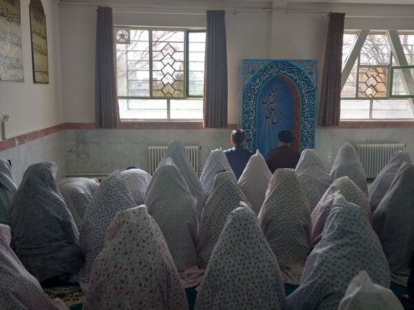 حضور امام جمعه شهرستان نیشابور در دبیرستان نمونه وکیلی استاد شفیعی کدکنی «وکیلی ۱۰»