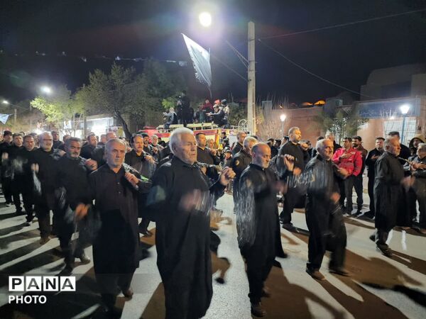 عزاداری مردم ابرکوه در شب های قدر و سوگ رهبر معظم انقلاب