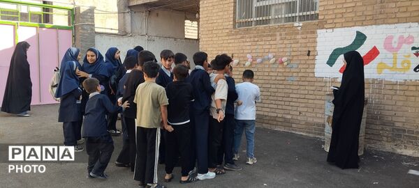 فعالیت گروه جهادی معلمان ناحیه چهار قم در روستاهای نیزار