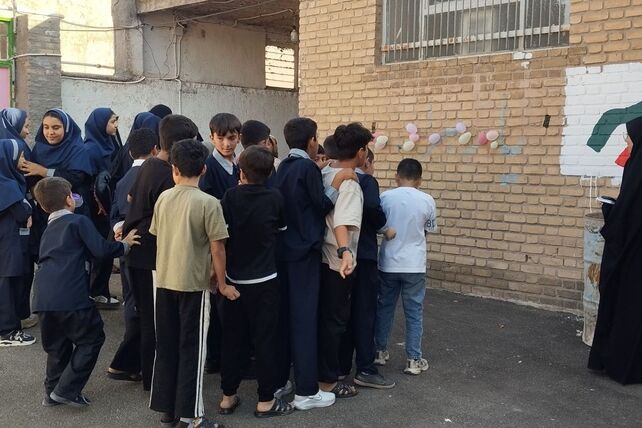 فعالیت گروه جهادی معلمان ناحیه چهار قم در روستاهای نیزار