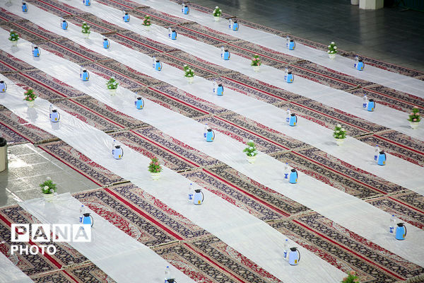 سفره افطاری حرم کریمه اهل بیت(س) در ماه ضیافت الهی