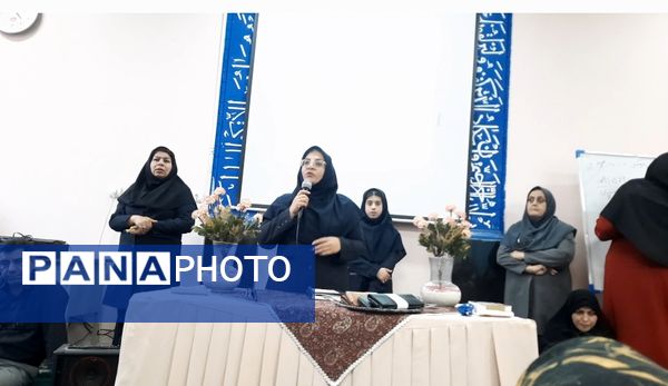  جلسه انجمن اولیا و مربیان در دبیرستان فرهنگیان ناحیه ۷مشهد 