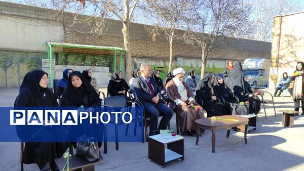 برگزاری مراسم زنگ انقلاب همزمان با سراسر کشور در مدارس ناحیه 2 شیراز 