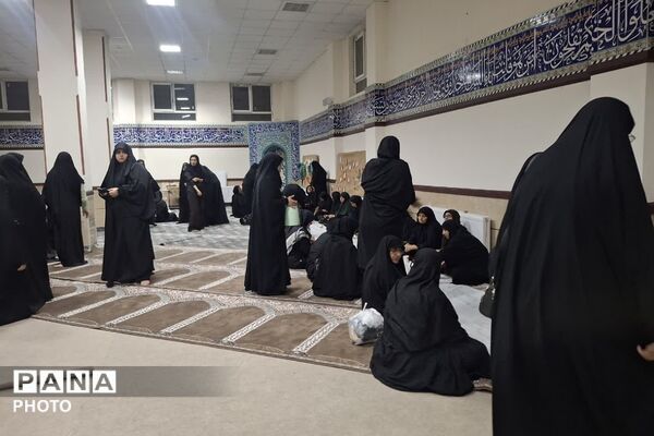 پذیرایی ۳۰۰ زائر وداع‌کننده با رهبر شهید در مدرسه امام رضا (ع) فیروزکوه