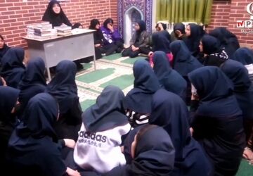 مراسم ایام فاطمیه در دبیرستان دخترانه نیک نژاد برگزار شد