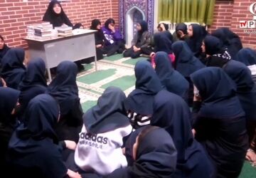 مراسم ایام فاطمیه در دبیرستان دخترانه نیک نژاد برگزار شد