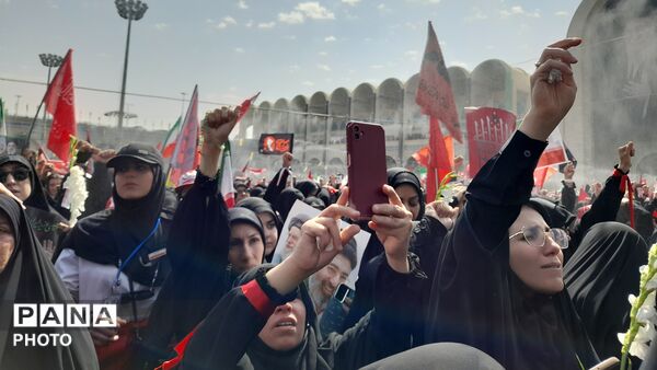 تجدید میثاق با آرمان‌های انقلاب، تهران در سوگِ رهبر شهید یکپارچه سیاه پوش شد