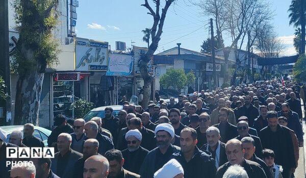 حضوری حماسی و عاشقانه در رثای رهبر