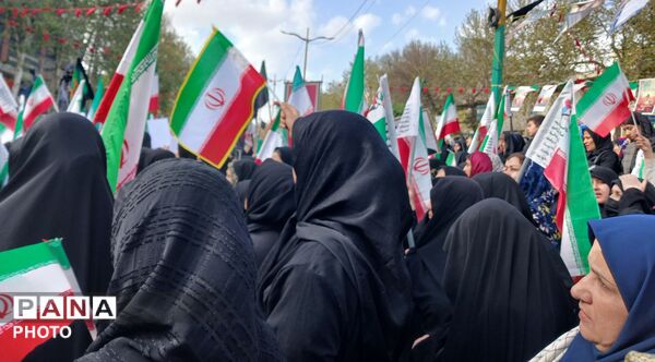 زنان غیوردوشادوش مردان، زنان لر خرم‌ آباد آماده دفاع از میهن 