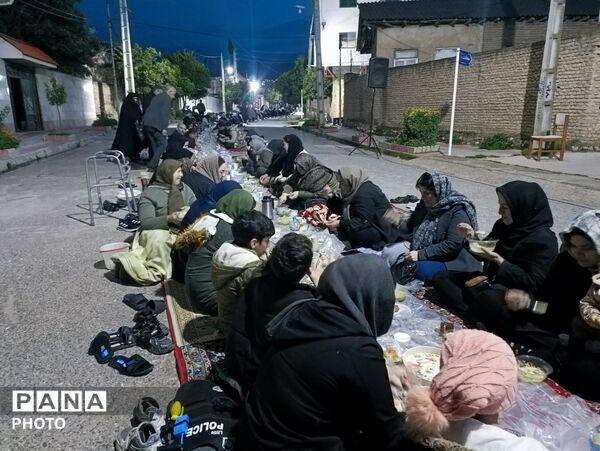 سفره افطاری خیابانی و تجمع منتقمین رهبر شهید در روستای ریحان‌آباد گلوگاه