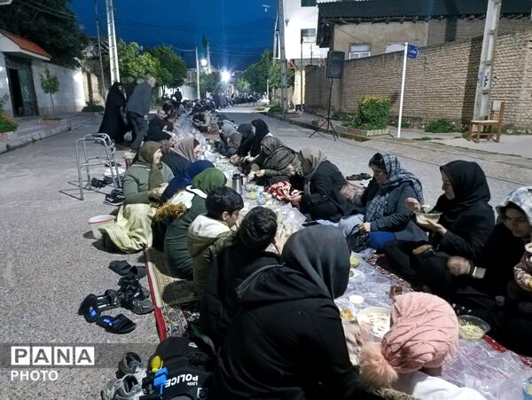سفره افطاری خیابانی و تجمع منتقمین رهبر شهید در روستای ریحان‌آباد گلوگاه