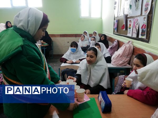 موکب دانش‌آموزی مدرسه ۲۲ بهمن به‌مناسبت ولادت حضرت مهدی (عج)