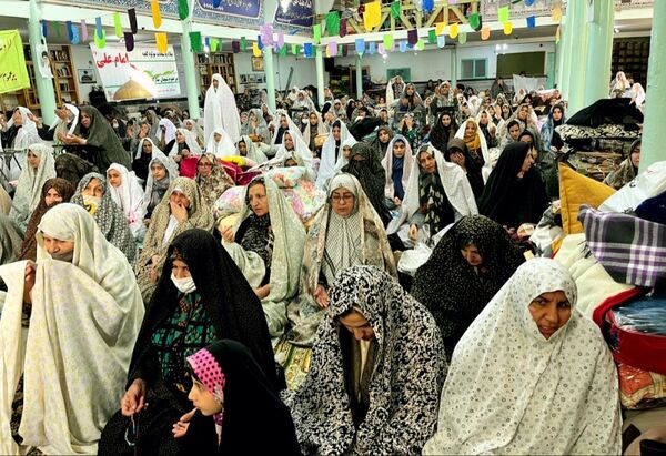 مراسم اعتکاف مادر دختری در مسجد صاحب الزمان آشخانه