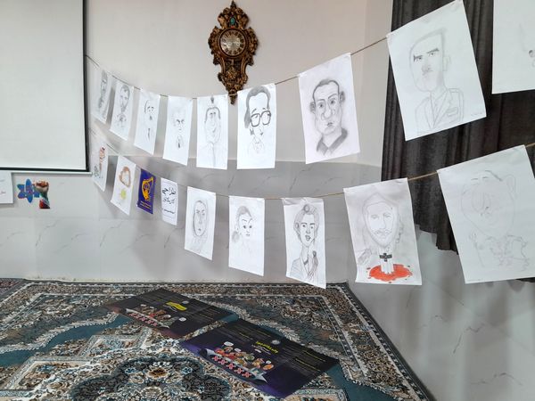 نمایشگاه انقلاب  در آموزشگاه تکتم