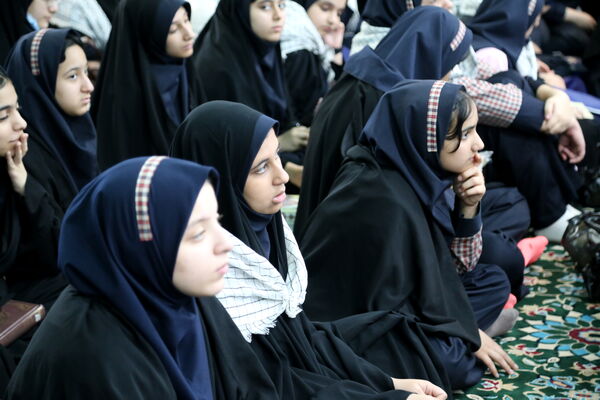 دانش‌آموزان دختر ناحیه یک در محفل اُنس با قرآن گرد‌هم آمدند