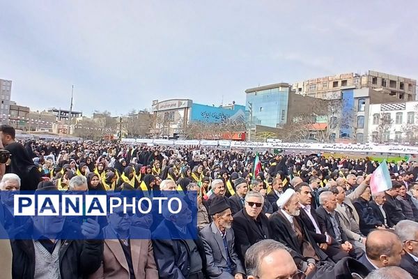 تولد چهل‌وهفت سالگی انقلاب‌اسلامی‌ایران در شهرستان اسلامشهر با مشارکت هزاران نفر از اقشار مختلف