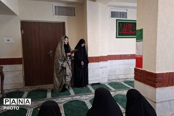 گفت‌وگوی صمیمانه و اقامه نماز جماعت در مدرسه متوسطه دوم حضرت مریم(س)