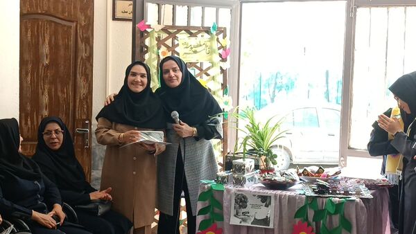 گرامیداشت روز معلم و روز دختر در مدرسه‌ عطیه۲