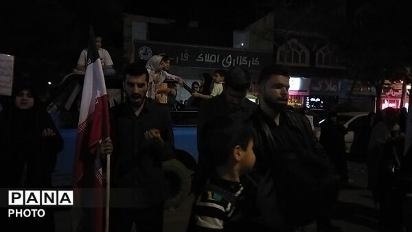 زمزمه های دعا در بلوار فضل نیشابور 