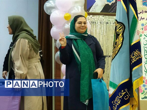 گرامیداشت معلمان و فارغ‌التحصیلان در دبیرستان شهید بابایی