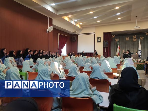 ضیافت افطاری در دبستان  حضرت معصومه (س) مصلی نژاد ناحیه پنج 