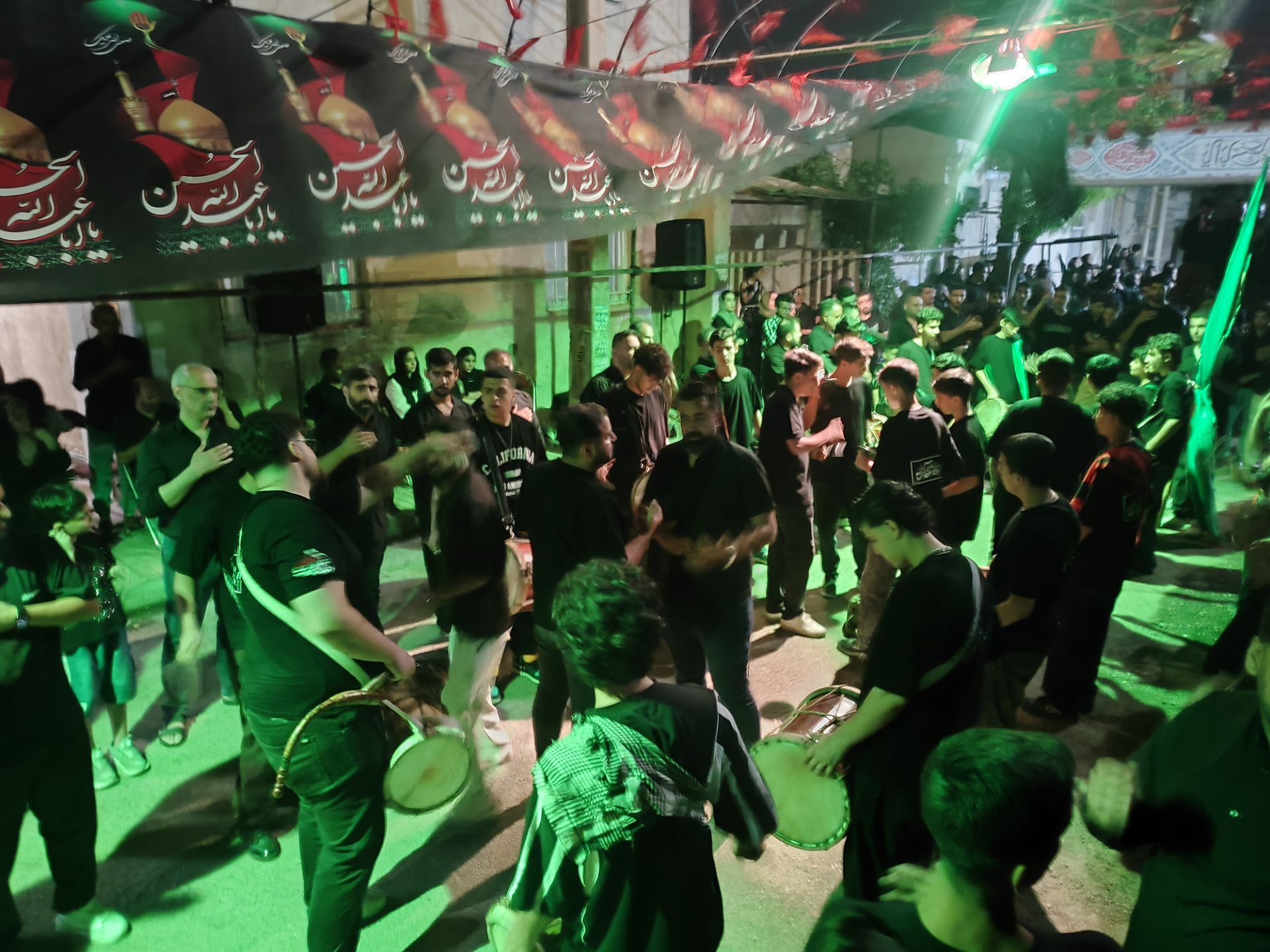 مراسم سقایی و عزاداری عاشقان سیدالشهدا(ع) در کمالشهر کرج