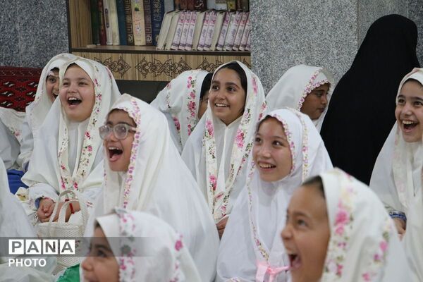 طنین بندگی در جشن تکلیف دانش‌آموزان دختر شهرستان قرچک