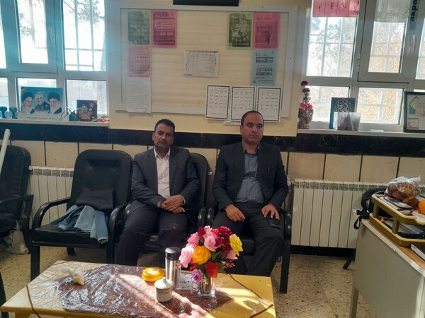 بازدید مسئولین اداره آموزش و پرورش از دبیرستان مادرمهربان خلیل آباد