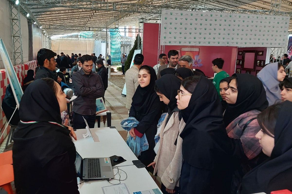 بازدید علمی دانش‌آموزان کهریزک از پارک علم و فناوری پردیس