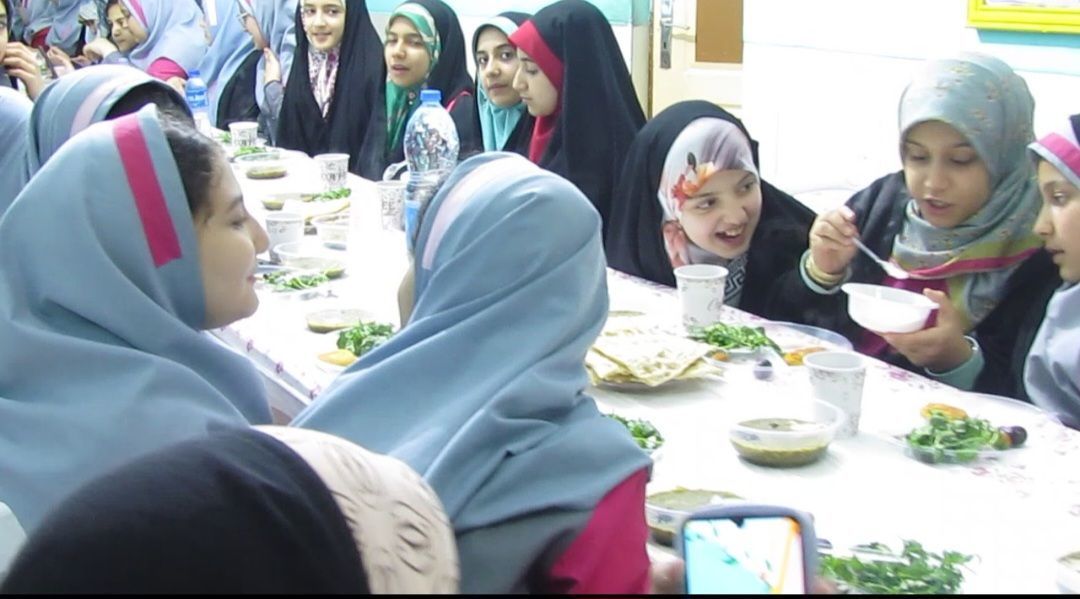 بیش از ۹۰۰ دانش‌آموز فومنی روزه‌اولی شدند