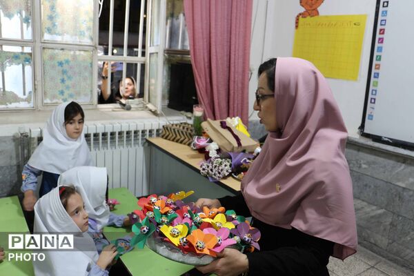 جشن شکوفه‌ها در مدرسه ۱۷ شهریور بجنورد با یاد دختران شهید میناب
