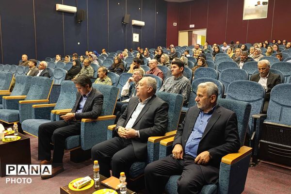 نشست مجمع عمومی انجمن اولیا و مربیان در دبیرستان نمونه دولتی ۹ دی