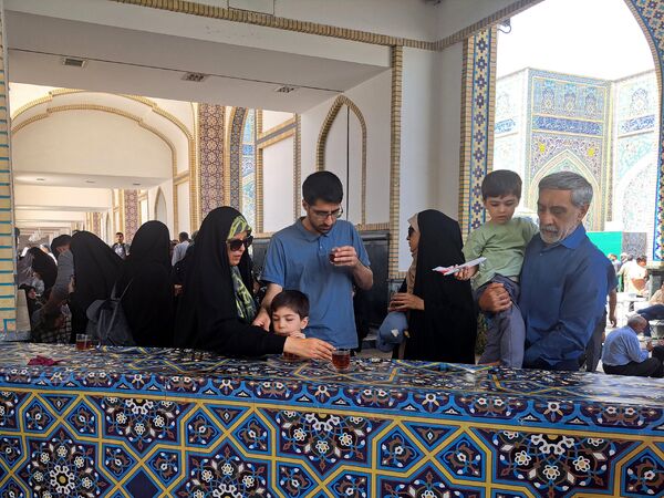 روز دحوالارض در حرم امام مهربانی‌ها