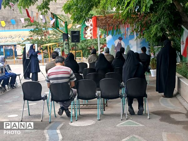 مراسم نهال امید یادواره شهید جاوید الاثر ماکان نصیری درمدرسه میثاق ناحیه ۳