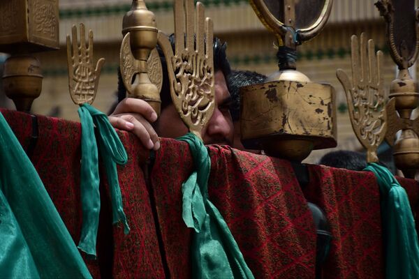 زابل در ماتم حسین؛ گلزار شهدا شهرستان زابل میزبان اشک و شور عزاداران حسینی