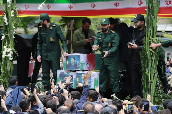 تشییع پیکر شهدای خدمت در تبریز