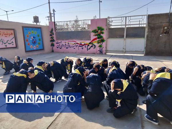 مانور سراسری زلزله در دبیرستان فرزانگان