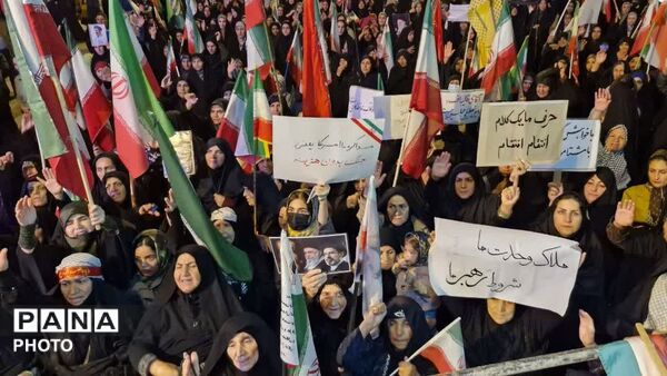 ادامه تجمعات مردمی بیعت با رهبری در نورآباد برای هفتاد و هشتم شب