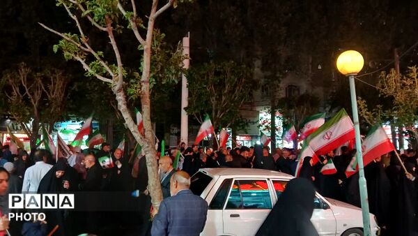 حضور مردم کرج در پنجاه و هفتمین شب بیعت با رهبری 